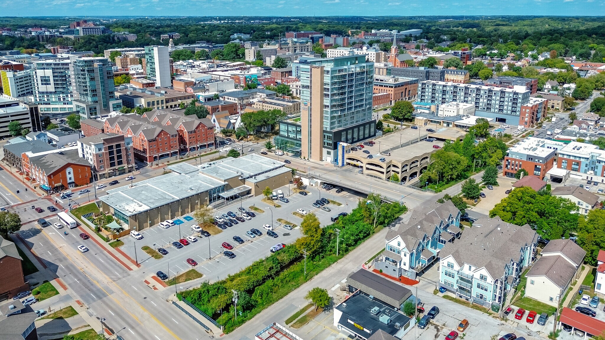 404 E College St, Iowa City, IA à vendre Photo principale- Image 1 de 8