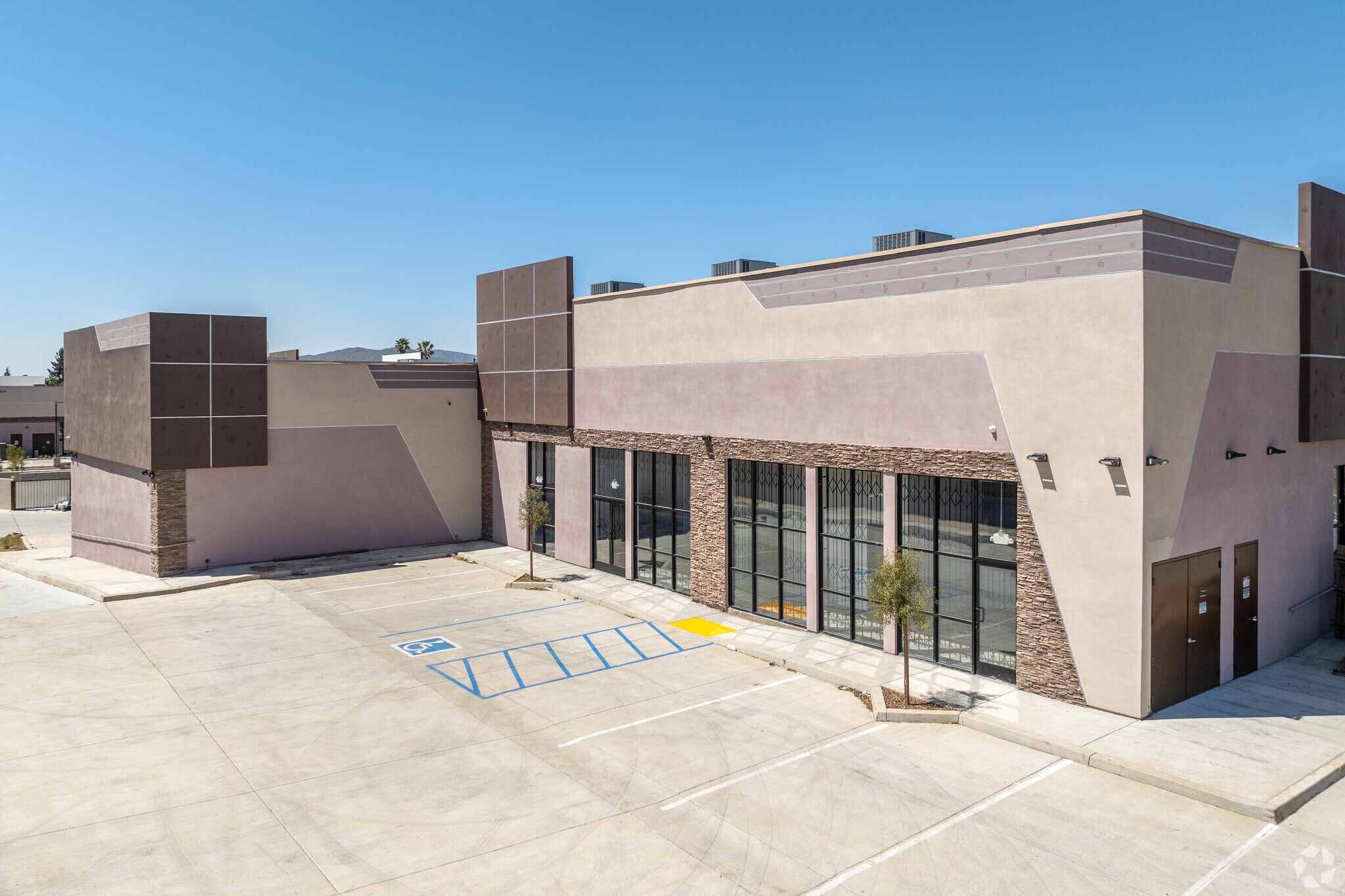 1856 Columbia Ave, Riverside, CA for lease Primary Photo- Image 1 of 2