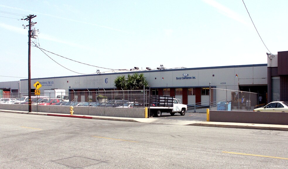 4220-4230 Charter St, Vernon, CA à louer - Photo du bâtiment - Image 2 de 4