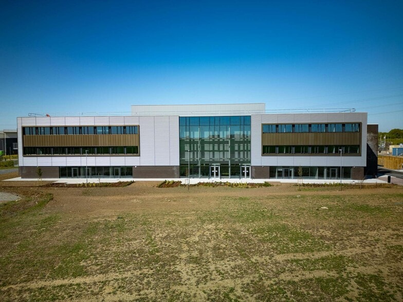 Office in Gateway Blvd, Stowmarket for lease - Building Photo - Image 2 of 2