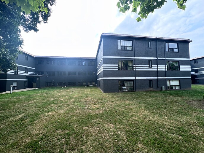 80 S Forster Park Dr, Oakville, ON à vendre Photo du bâtiment- Image 1 de 1