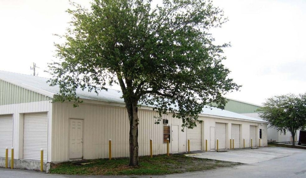 3339 SW 42nd Ave, Palm City, FL for sale - Primary Photo - Image 1 of 3