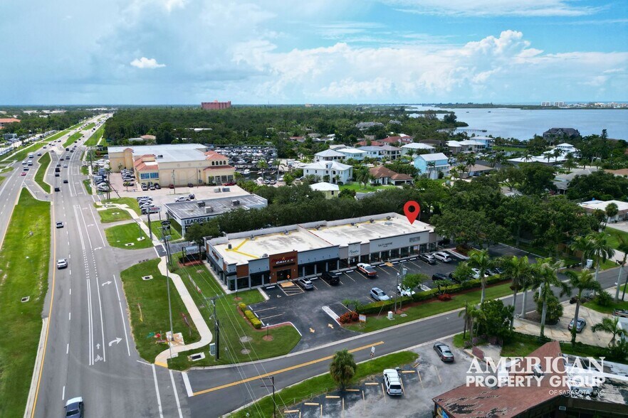 7668 S Tamiami Trl, Sarasota, FL à louer - Photo du bâtiment - Image 1 de 4