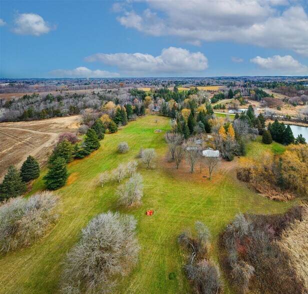 South Summit Farm Road portefeuille de 2 propriétés à vendre sur LoopNet.ca - Aérien - Image 2 de 3