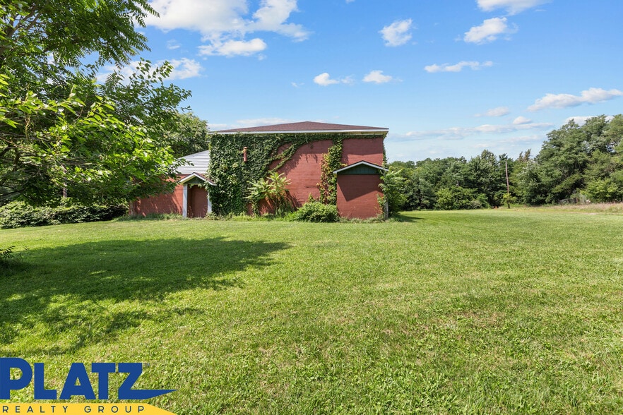 126 Davis Ln, Youngstown, OH for sale - Building Photo - Image 2 of 12