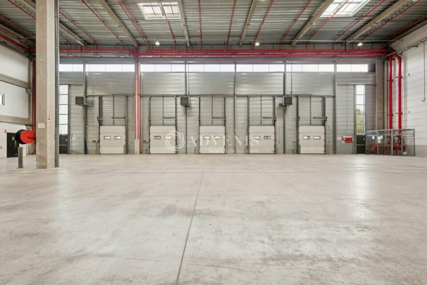 Industrial in Marly-la-Ville for lease - Building Photo - Image 2 of 12