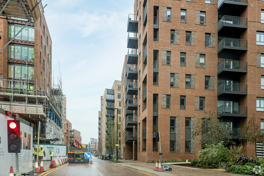 Mary Neuner Rd, London à louer - Photo du bâtiment - Image 2 de 2