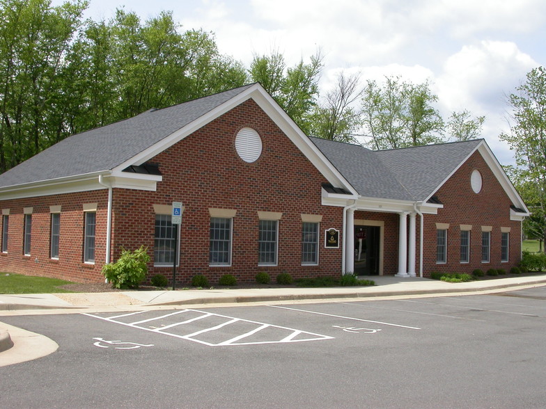 12320 Five Mile Rd, Fredericksburg, VA à vendre - Photo du bâtiment - Image 1 de 1