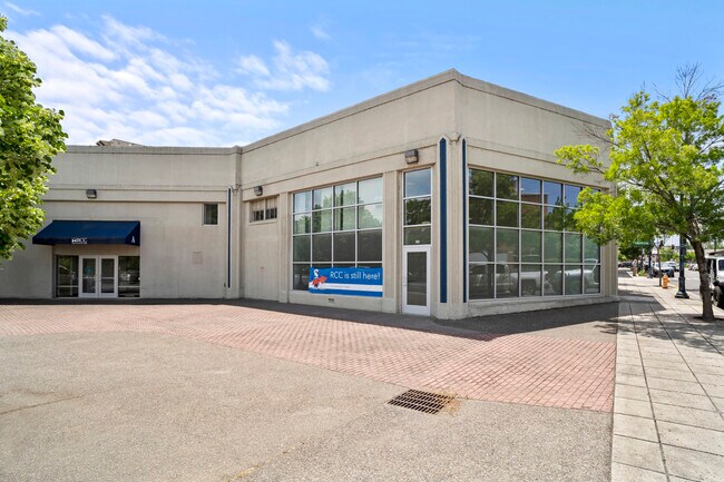 Plus de détails pour 202 S Riverside Ave, Medford, OR - Commerce de détail à vendre