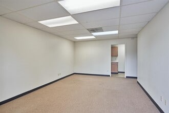 1300 S Frazier St, Conroe, TX for lease Building Photo- Image 1 of 30