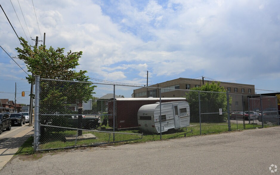 161 Bond St E, Oshawa, ON for sale - Primary Photo - Image 1 of 1