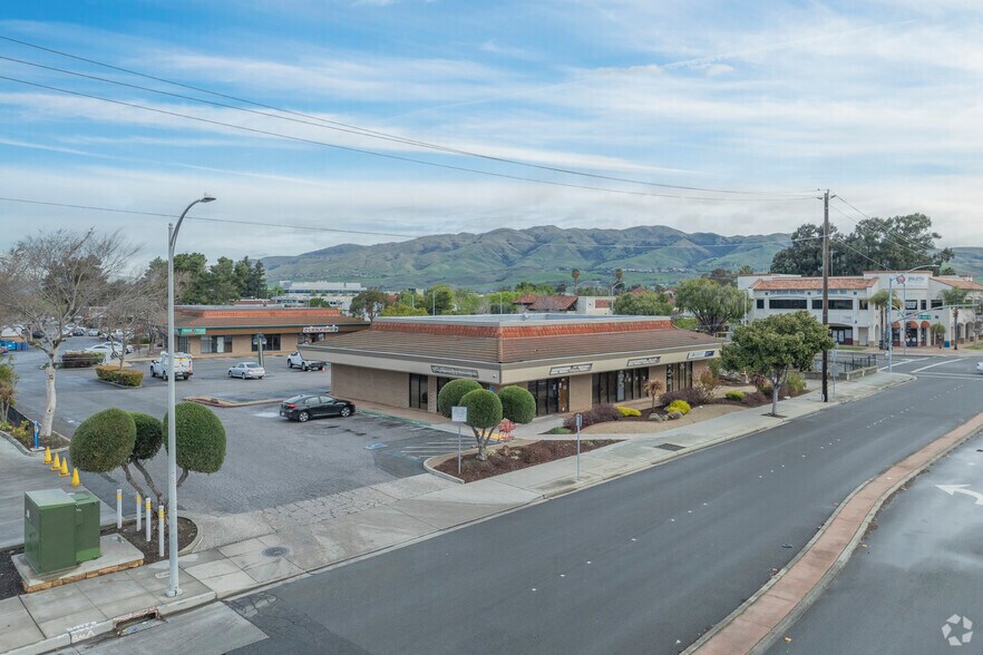 101-105 Serra Way, Milpitas, CA à louer - Photo du bâtiment - Image 2 de 19