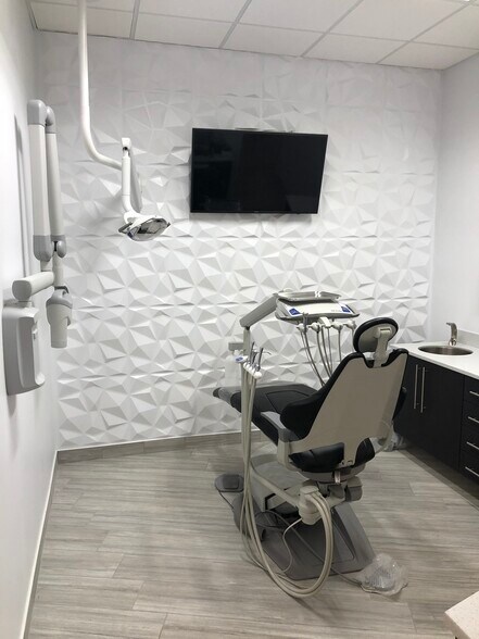 890 Easton Rd, Horsham Township, PA à vendre - Photo du bâtiment - Image 3 de 5