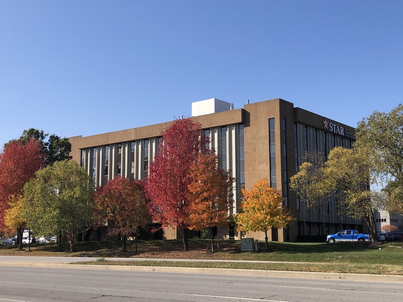 9102 N Meridian St, Indianapolis, IN à louer - Photo du bâtiment - Image 1 de 11