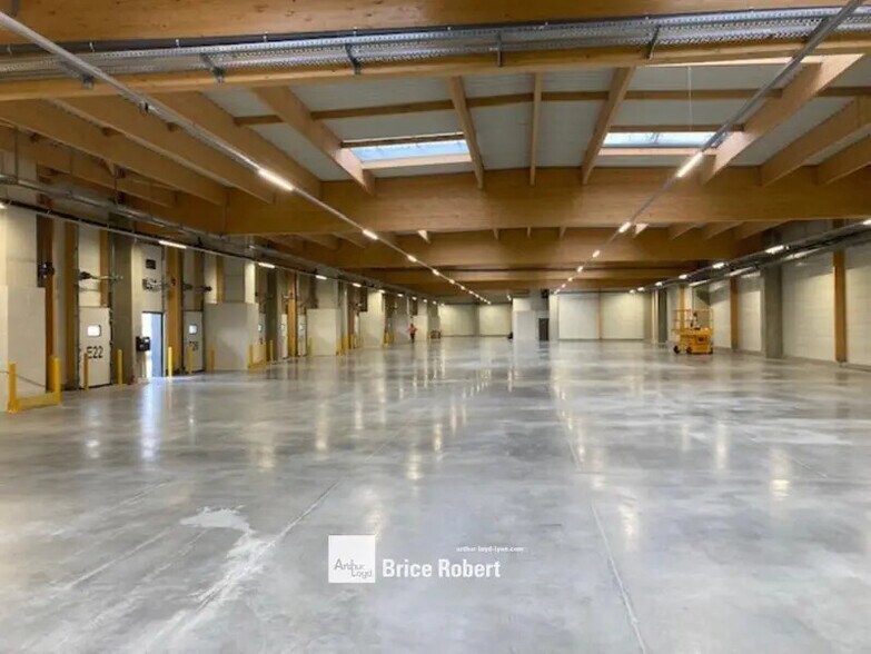 Industrial in Corbas for lease - Interior Photo - Image 2 of 10