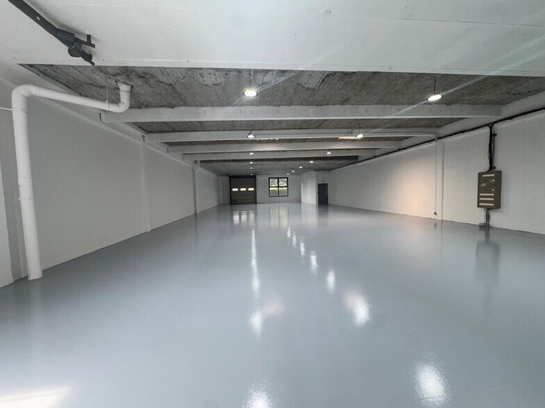 Office in Gennevilliers for lease - Building Photo - Image 1 of 13
