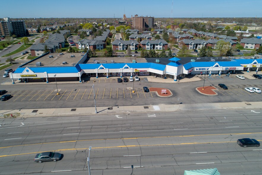 14101-14529 Woodward Ave, Highland Park, MI à louer - Photo du bâtiment - Image 3 de 8