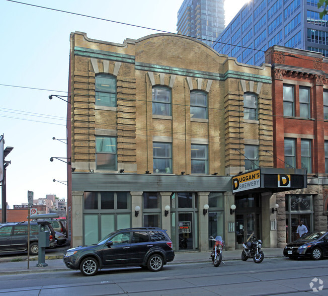 The Comstock Building portefeuille de 2 propriétés à vendre sur LoopNet.ca - Photo principale - Image 1 de 2