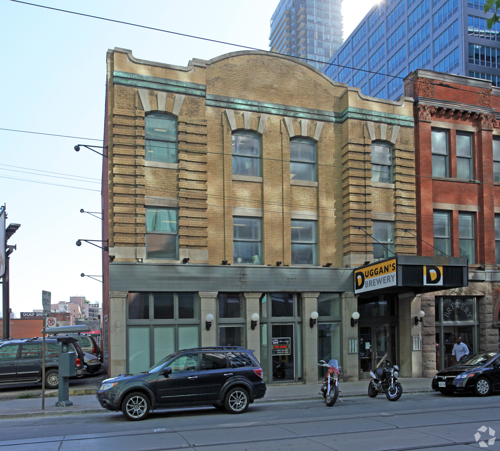 The Comstock Building portefeuille de 2 propriétés à vendre sur LoopNet.ca Photo principale- Image 1 de 3