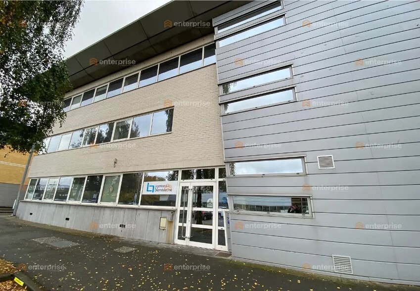 Office in Loos for lease - Building Photo - Image 2 of 10