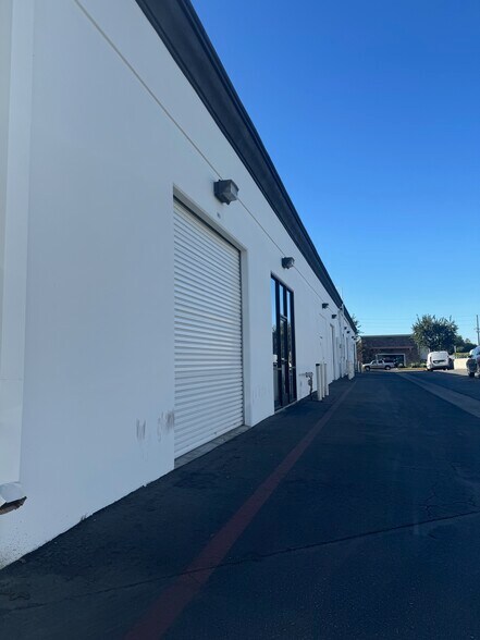 25800 Jeronimo Rd, Mission Viejo, CA à louer - Photo du bâtiment - Image 3 de 14