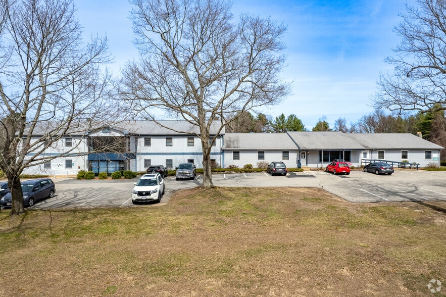 109 Rhode Island Rd, Lakeville, MA à louer - Photo du bâtiment - Image 2 de 7