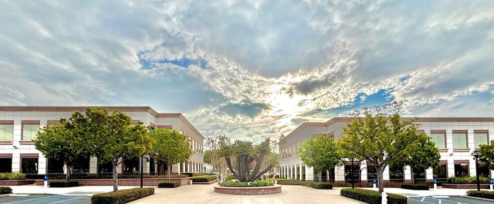 26 Corporate Plaza Dr, Newport Beach, CA for lease - Building Photo - Image 3 of 10