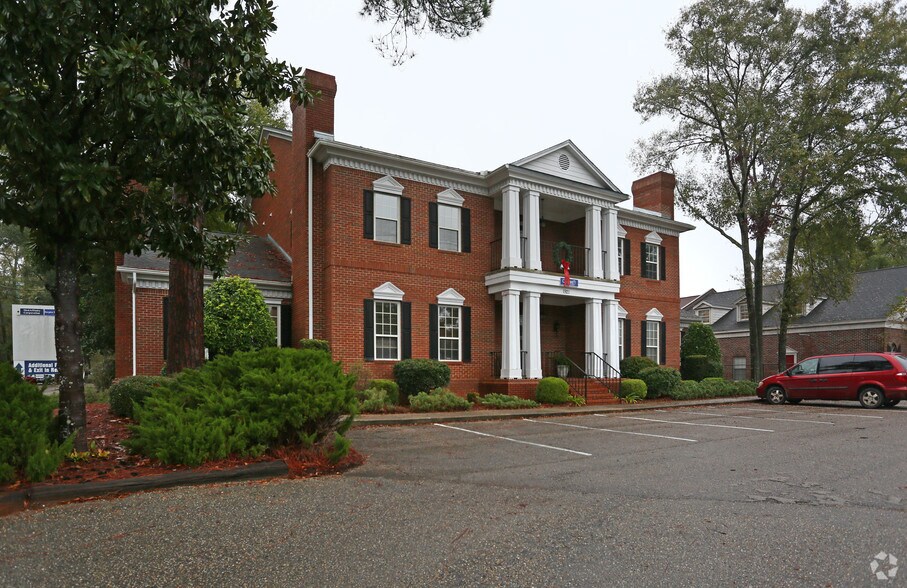 1921 Capital Cir NE, Tallahassee, FL à louer - Photo du bâtiment - Image 3 de 6