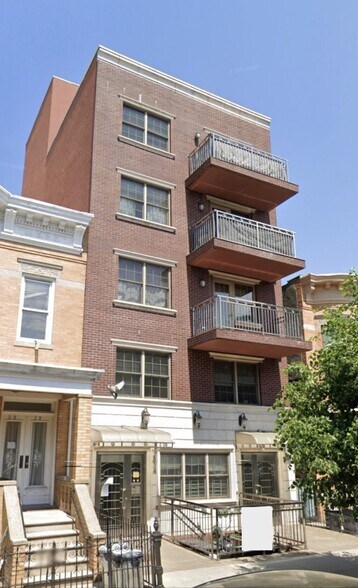 2834 38th St, Astoria, NY à vendre - Photo du bâtiment - Image 3 de 43