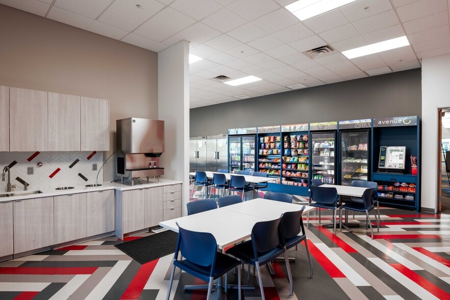 1621 W Rio Salado Pky, Tempe, AZ for lease - Interior Photo - Image 2 of 14