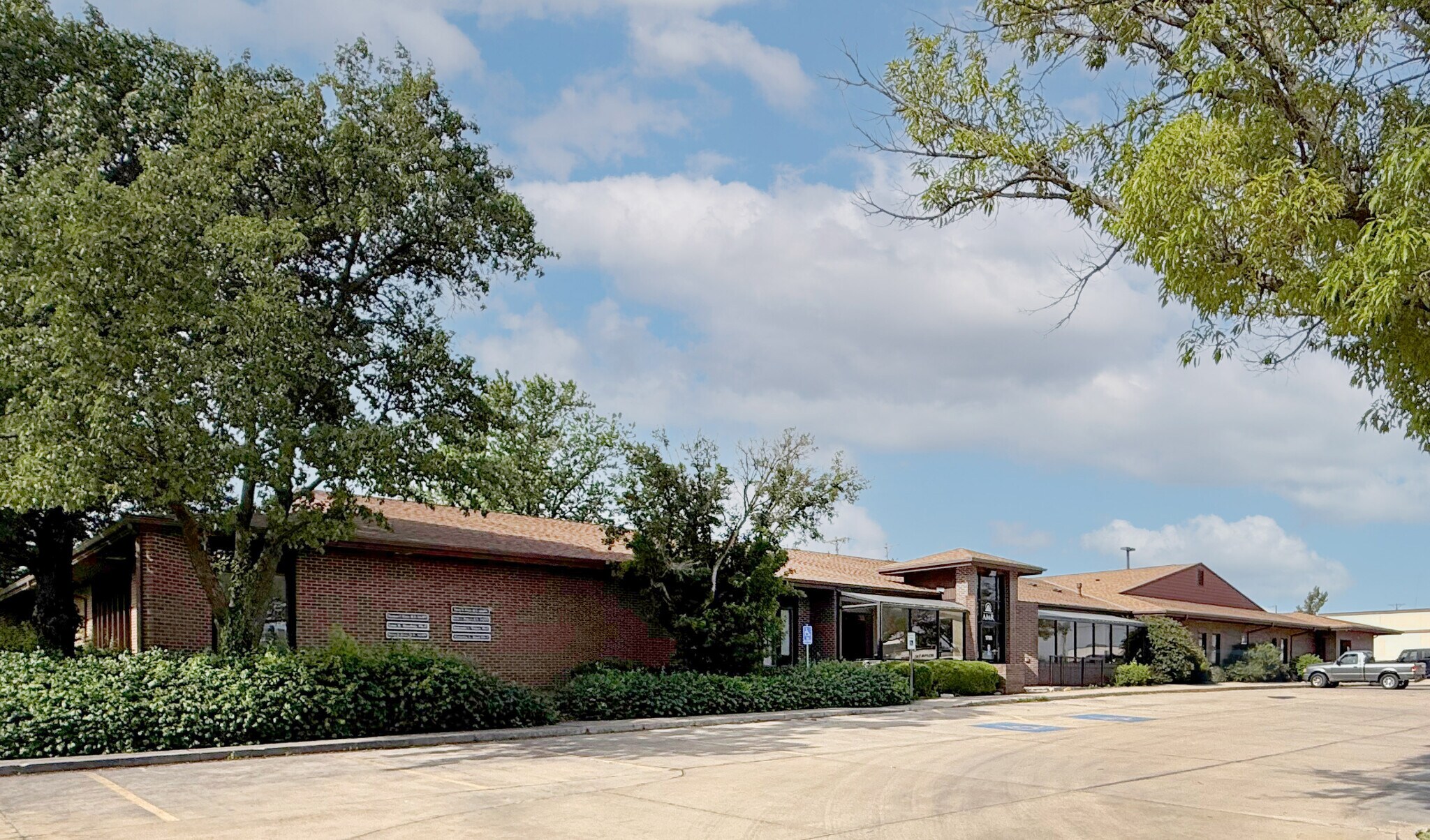 1709 S Rock Rd, Wichita, KS for lease Primary Photo- Image 1 of 5