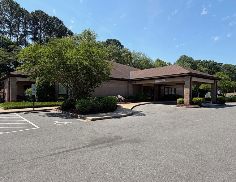 102 Handley Park Ct, Goldsboro, NC à vendre - Photo du bâtiment - Image 2 de 8