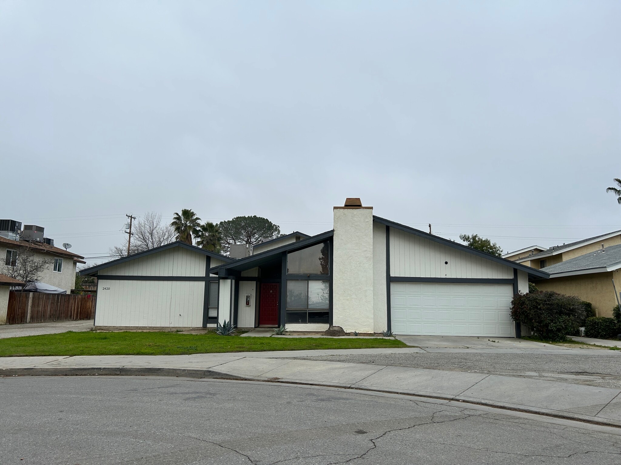 2420 Eric Way, Bakersfield, CA à vendre Photo principale- Image 1 de 12