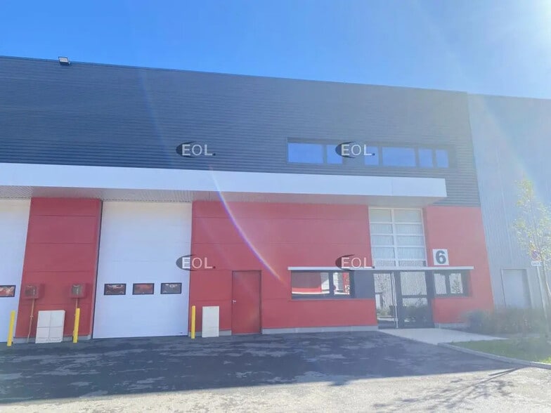 Industrial in Heyrieux for lease - Building Photo - Image 2 of 12