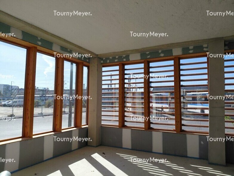 Office in Rennes for lease - Building Photo - Image 3 of 11