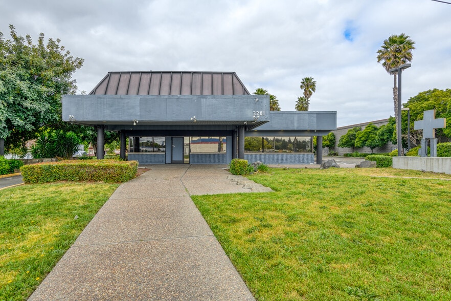 3201 Sonoma Blvd, Vallejo, CA for sale - Building Photo - Image 1 of 15