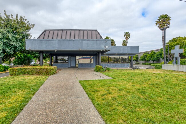 Plus de détails pour 3201 Sonoma Blvd, Vallejo, CA - Commerce de détail à vendre