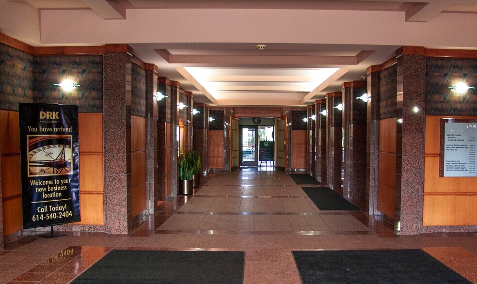 1900 Polaris Pky, Columbus, OH à louer - Hall d’entrée - Image 2 de 12