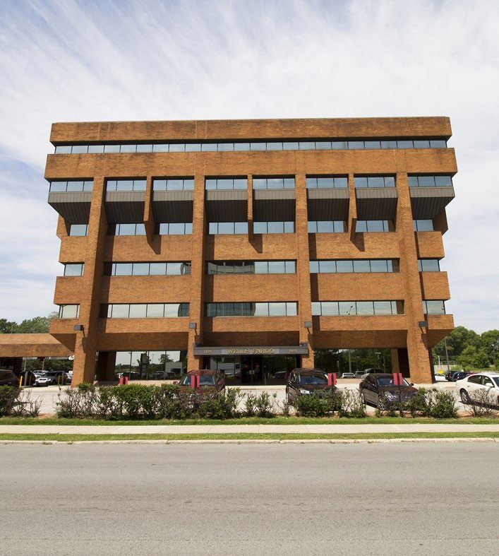 2675 N Mayfair Rd, Wauwatosa, WI for lease Building Photo- Image 1 of 40