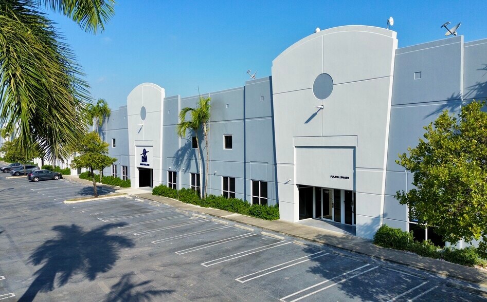 10811-11199 NW 122nd St, Medley, FL à louer - Photo du bâtiment - Image 2 de 3
