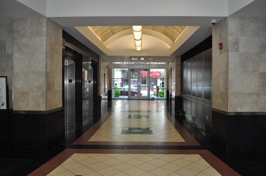 201 Hay St, Fayetteville, NC à louer - Photo intérieure - Image 3 de 31