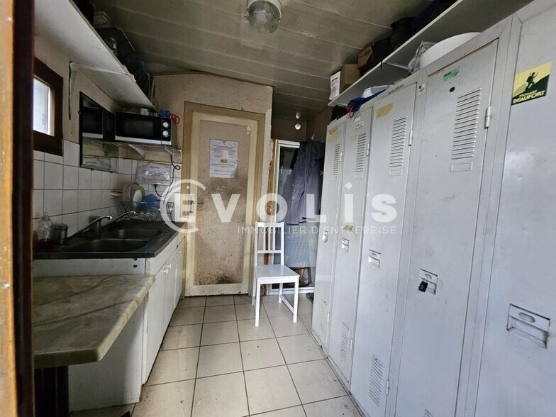 Local d'activités dans Vitry-sur-Seine à vendre - Photo du bâtiment - Image 3 de 14