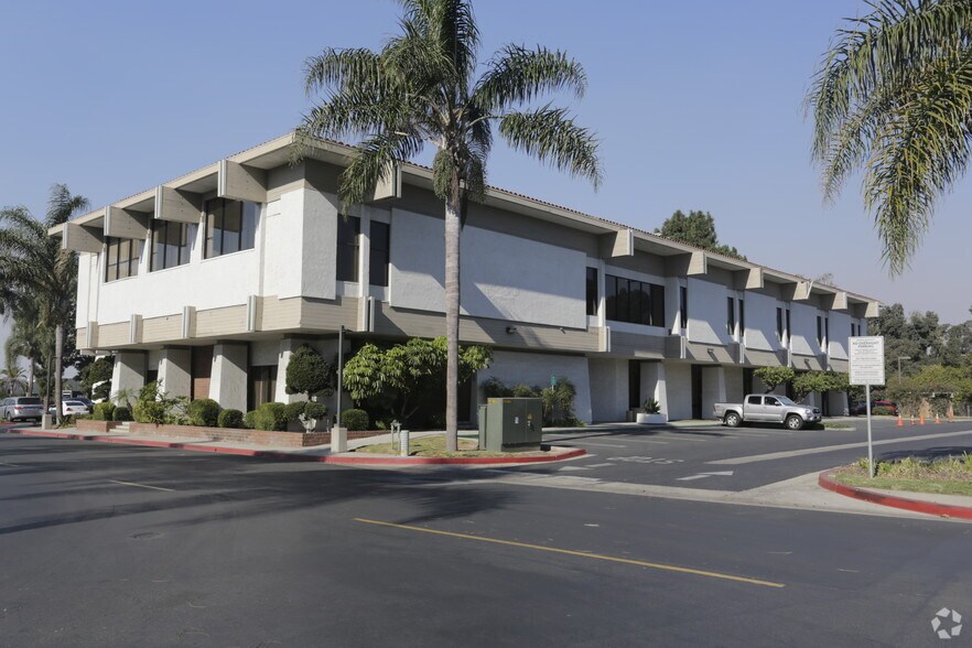 300 E Esplanade Dr, Oxnard, CA à louer - Photo du bâtiment - Image 3 de 13