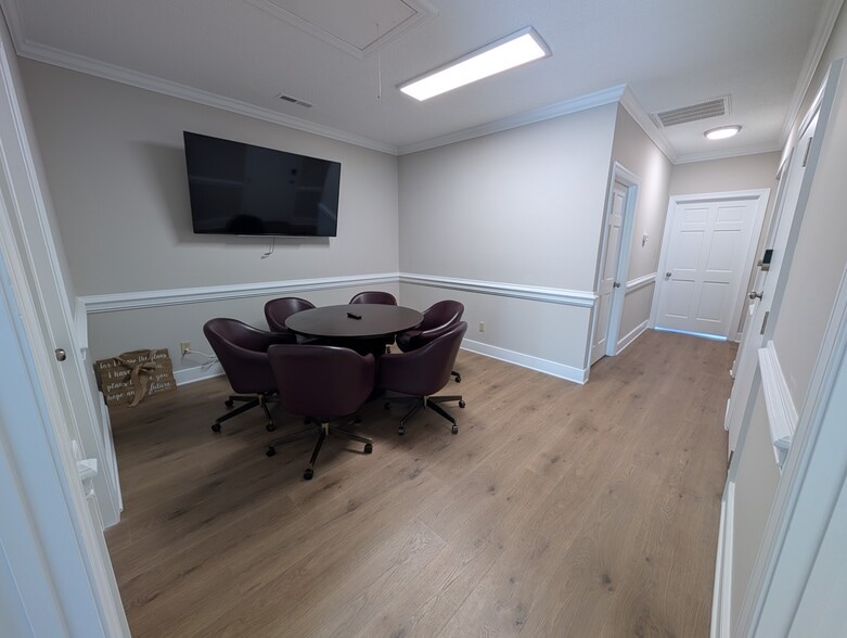6512 Six Forks Rd, Raleigh, NC for lease - Interior Photo - Image 3 of 8