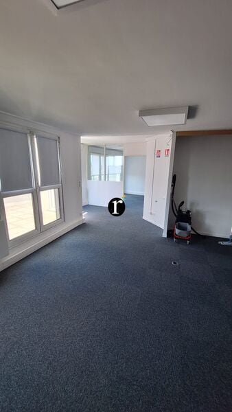 Office in Lille for sale Building Photo- Image 1 of 6