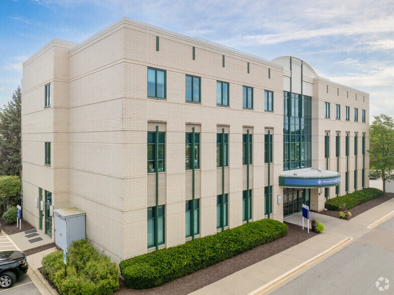 1445 N Hunt Club Rd, Gurnee, IL à louer - Photo du bâtiment - Image 3 de 6