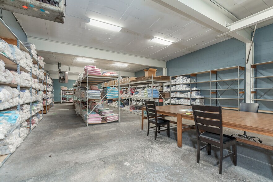 6609 Olive Blvd, Saint Louis, MO à louer - Photo du bâtiment - Image 3 de 5