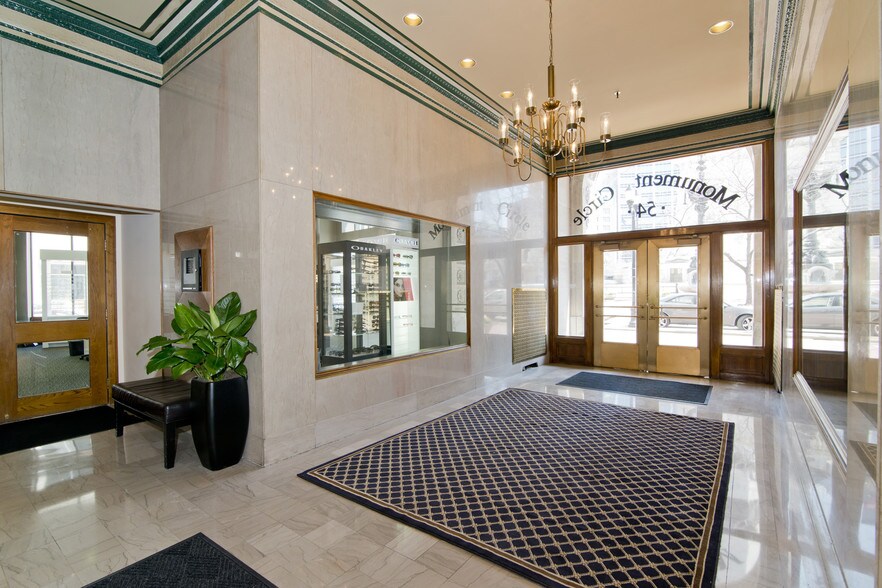 54 Monument Cir, Indianapolis, IN à louer - Photo intérieure - Image 3 de 9