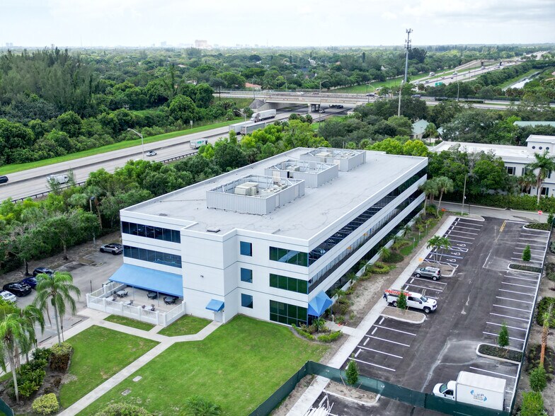 360 Hiatt Dr, Palm Beach Gardens, FL à louer - Photo du bâtiment - Image 3 de 8