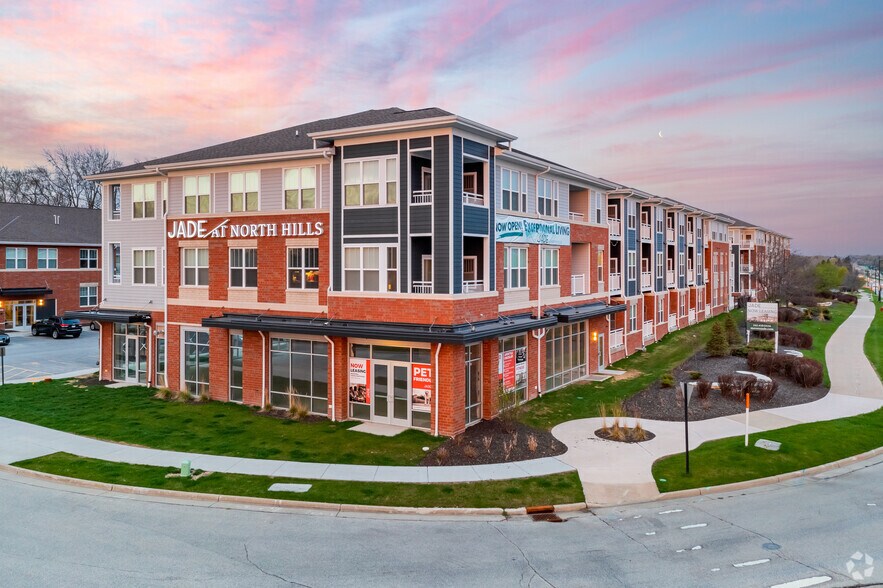 N72 W12727 Good Hope Rd, Menomonee Falls, WI à louer - Photo du bâtiment - Image 2 de 4